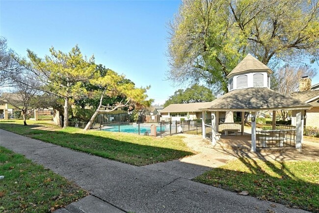 Building Photo - 2002 Millay Dr