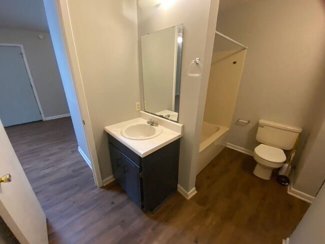 Building Photo - Affordable townhome near campus an square