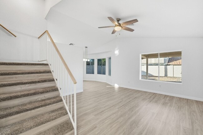 Building Photo - Ready to Move in! Three bedrooms