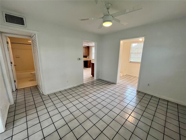 Building Photo - 860 44th Ave N