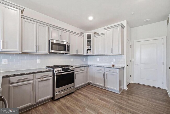 Building Photo - 4922 MacDonough Pl