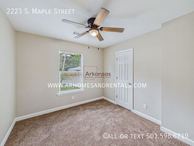 Building Photo - 2223 S Maple St