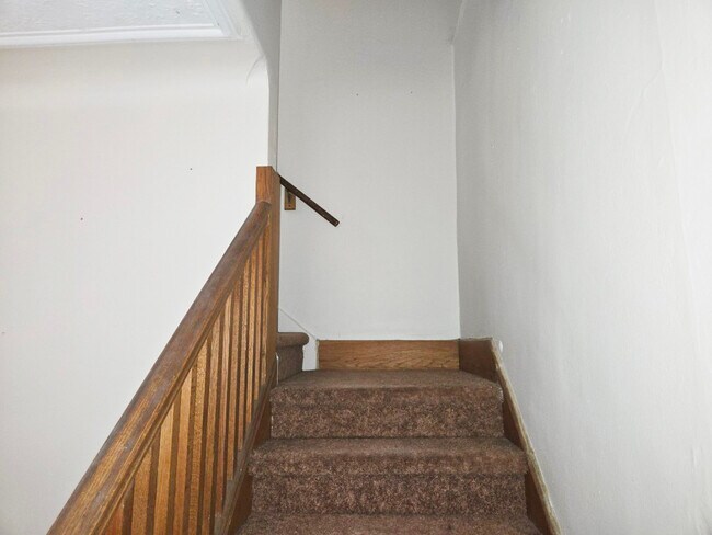 Building Photo - 3150 Phillips Ave