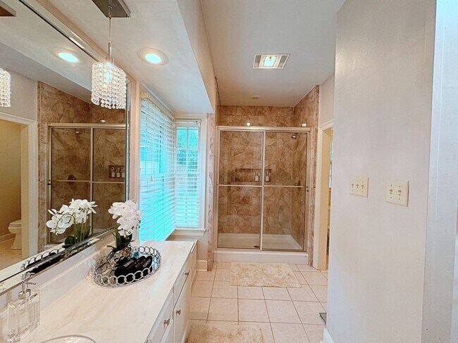 Building Photo - Beautiful Furnished home off Perkins Rd.