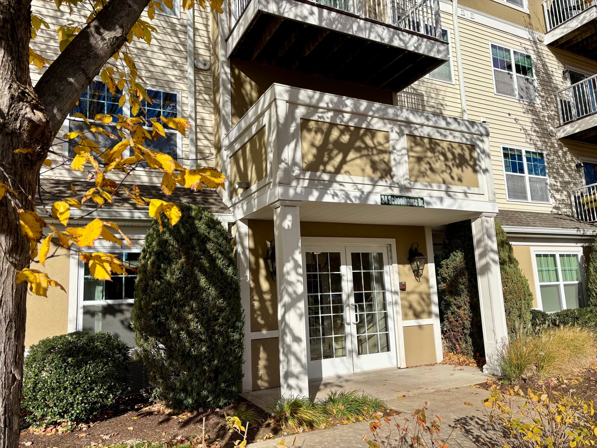 Building Photo - 34 Schoolhouse Dr