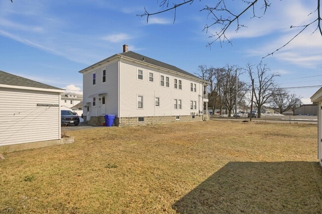 Building Photo - 984 York Ave