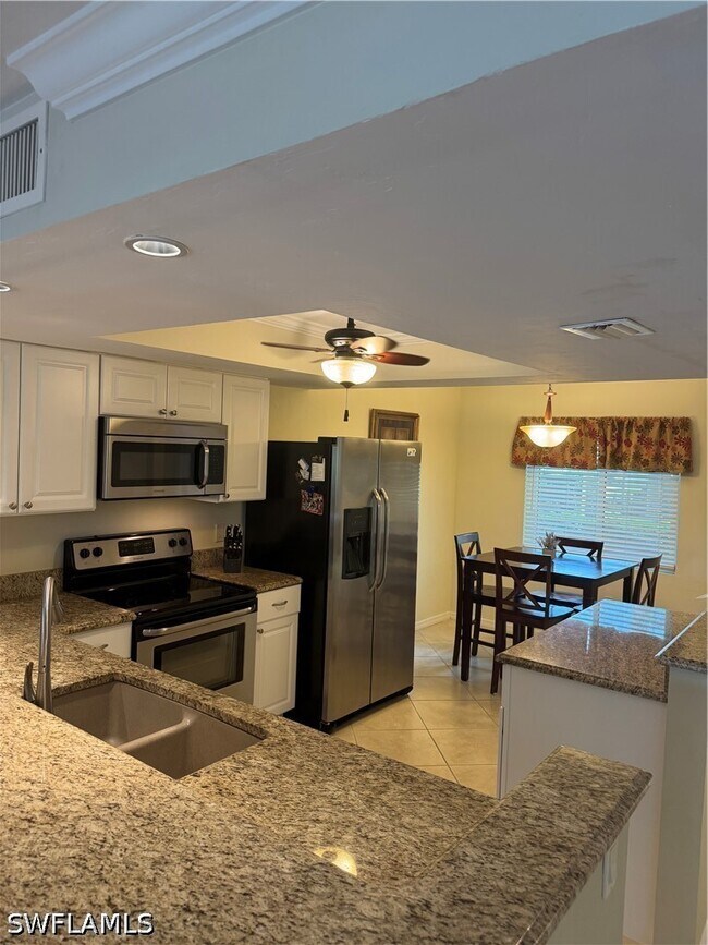 Building Photo - 440 Fox Haven Dr