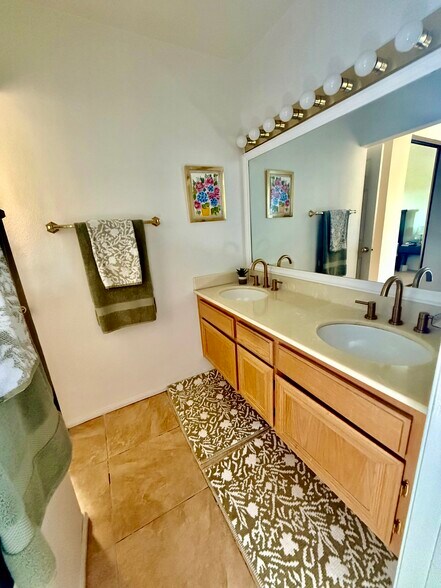 master bath - 2731 Erringer Rd