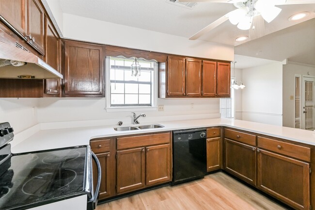 Building Photo - 6596 E Crystal Oak Cove