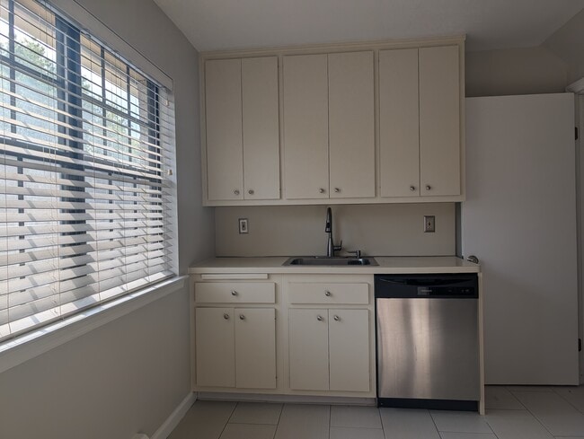 Building Photo - 768 Springfield Ave