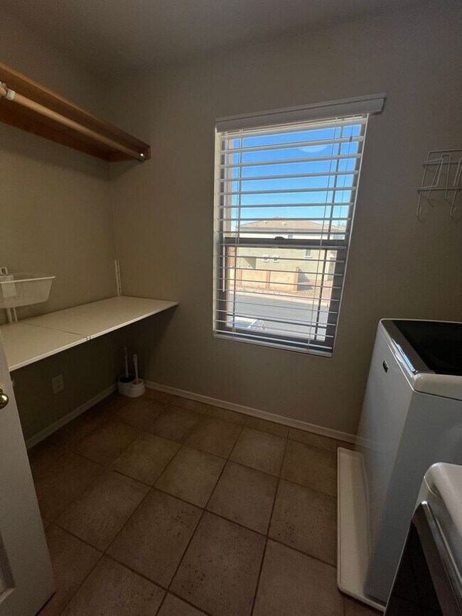 Building Photo - 3 Bedroom - 2 story home in Rancho Sahuarita