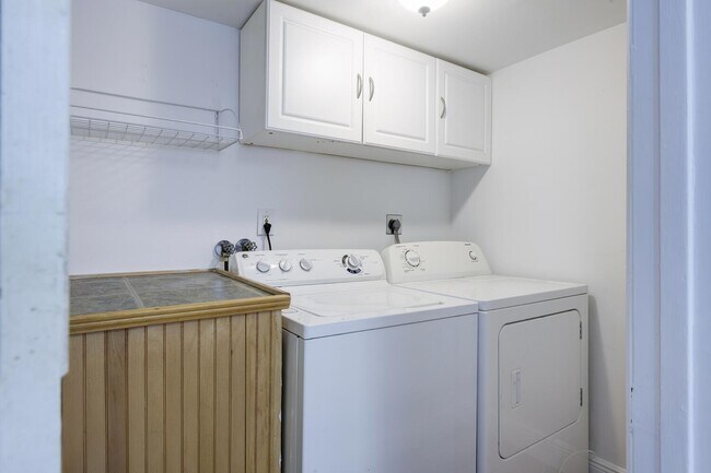 Building Photo - 5280 Bosque Ln