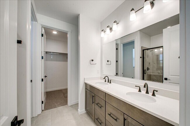 Building Photo - Stylish New Star Home with Resort-Style Perks