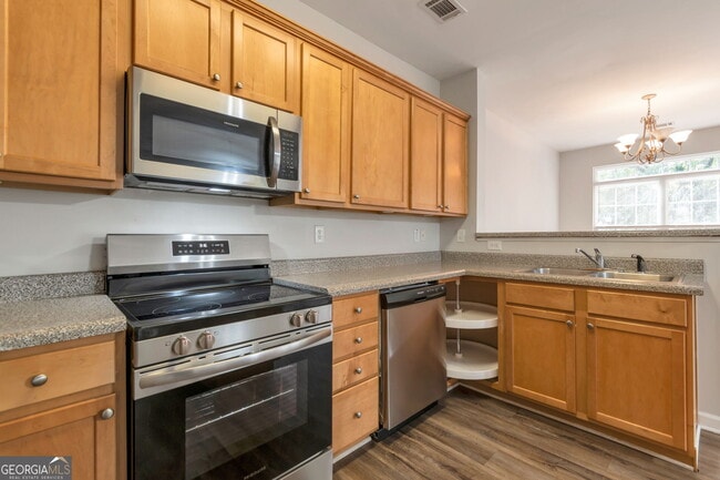 Building Photo - 1000 Pierce Brennen Dr NE
