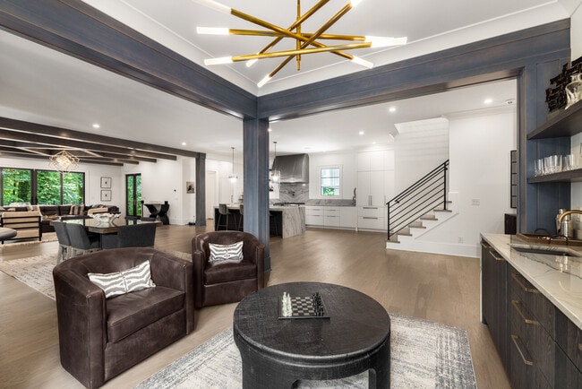 Building Photo - 306 Pinecrest Rd NE