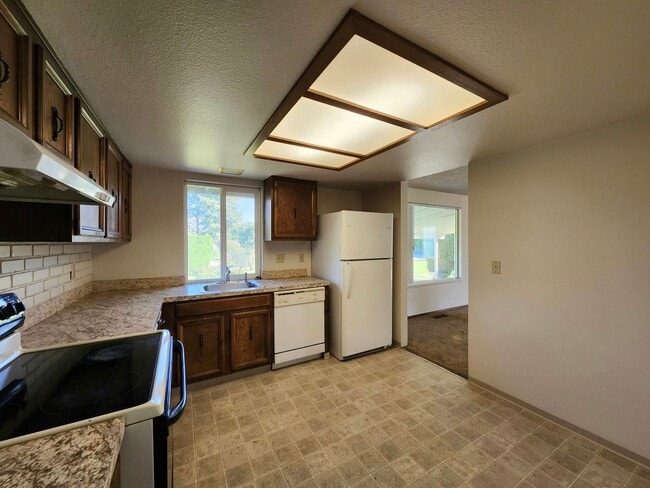 Building Photo - 1709 S Rainier Pl