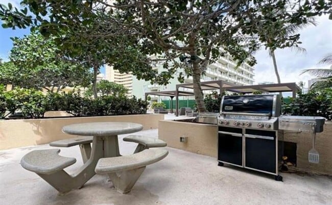 Building Photo - Aloha Towers