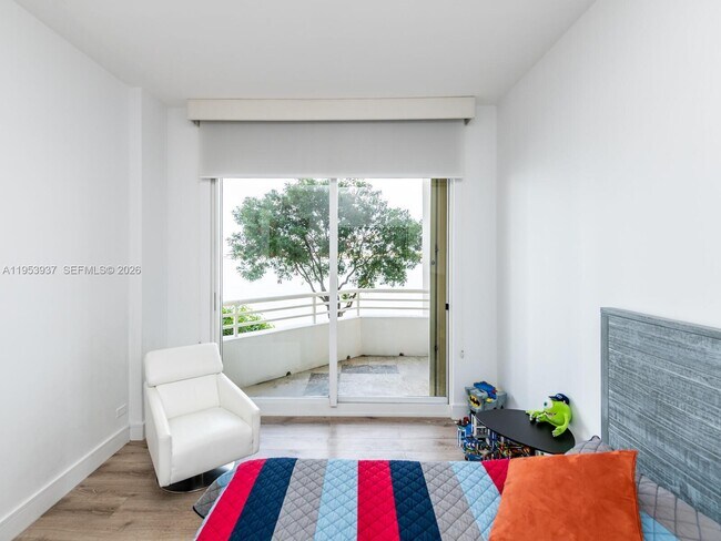 Building Photo - 888 Brickell Key Dr