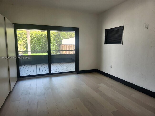 Building Photo - 241 Palmetto Dr