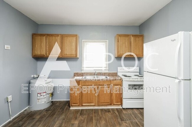 Building Photo - 534 Warriner St