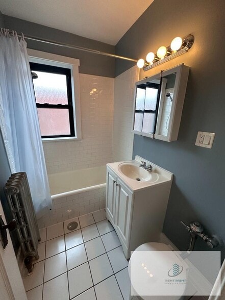 Building Photo - 1712 W Albion Ave