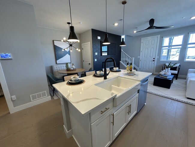 Building Photo - 2747 Bear Spgs Cir