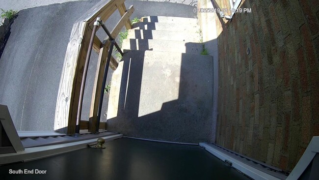 Building Photo - 25 Laval St