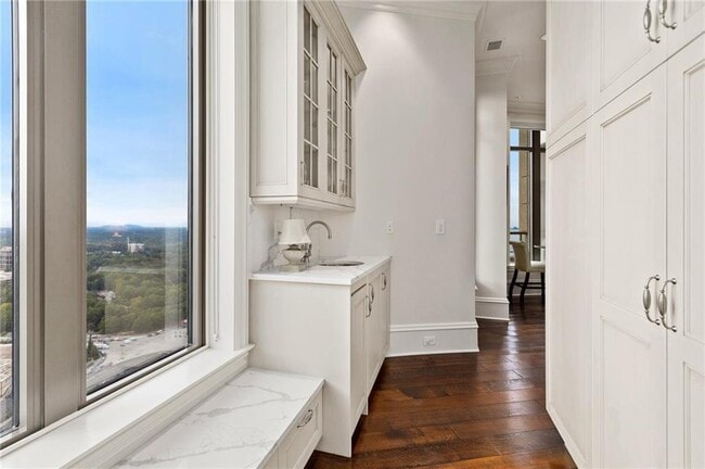 Building Photo - 3376 Peachtree Rd NE