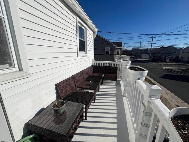 Building Photo - 301 N Harding Ave