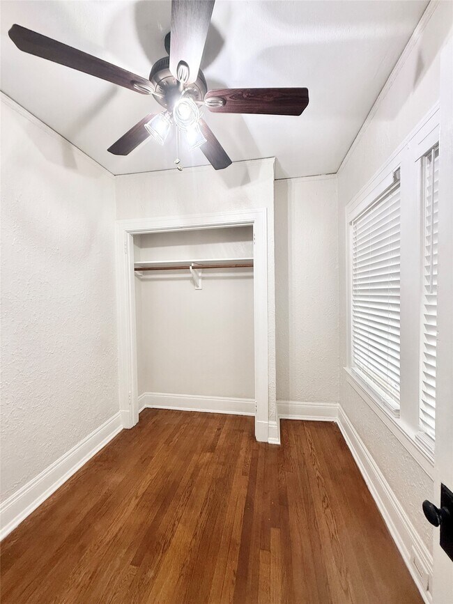 Building Photo - 3920 Fannin St