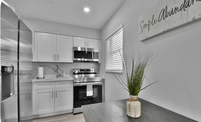 Primary Photo - 708 SW 16th Ave