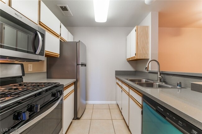 Building Photo - 2200 S Fort Apache Rd