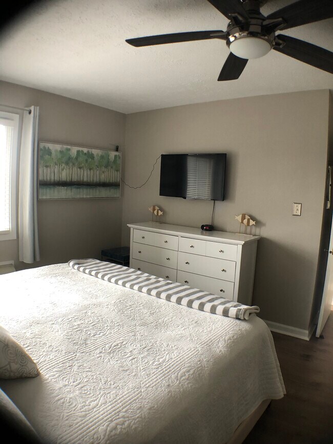 Building Photo - 102 Clarendon Dr