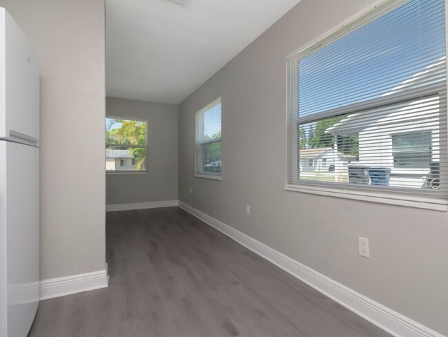 Building Photo - Stunning Fully Renovated 3BR/2BA Unit | Move-In Ready