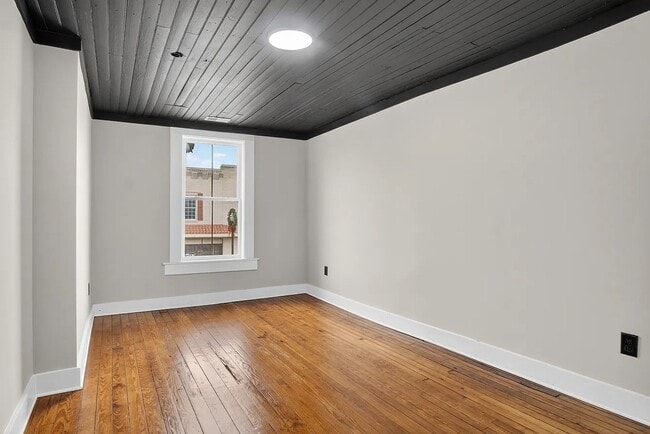 Building Photo - 124 N Mecklenburg Ave