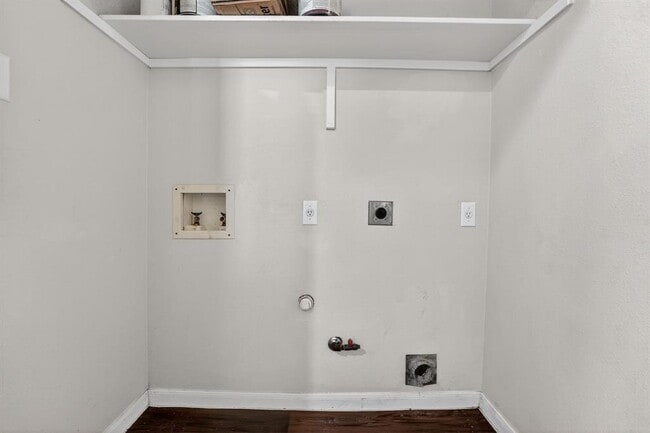 Building Photo - 2831 Southampton Way