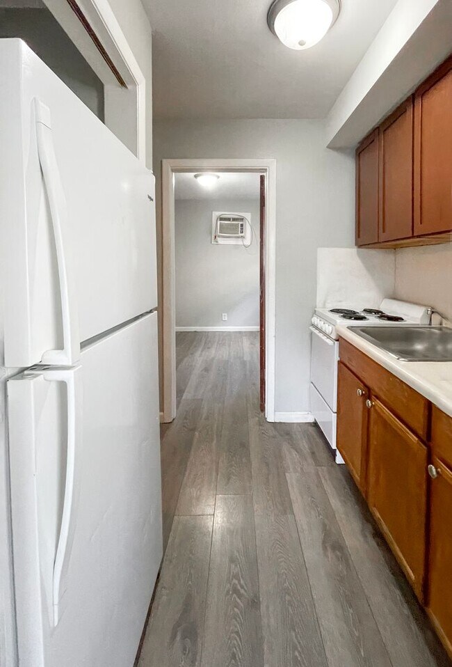 Building Photo - Near Local Shops and Restaurants