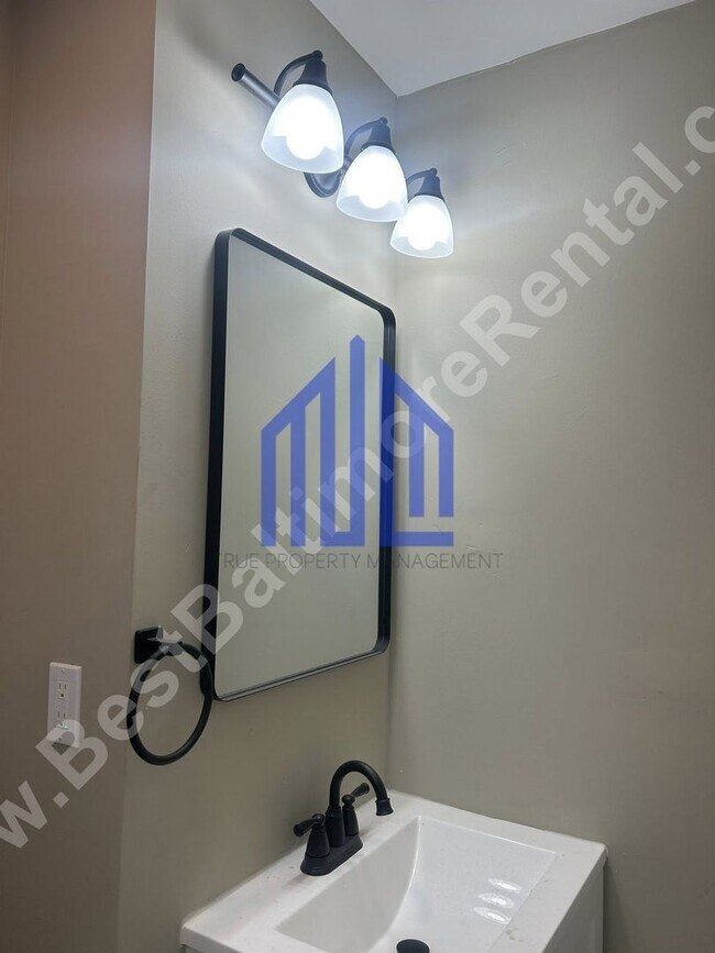 Building Photo - 34 Gorman Ave