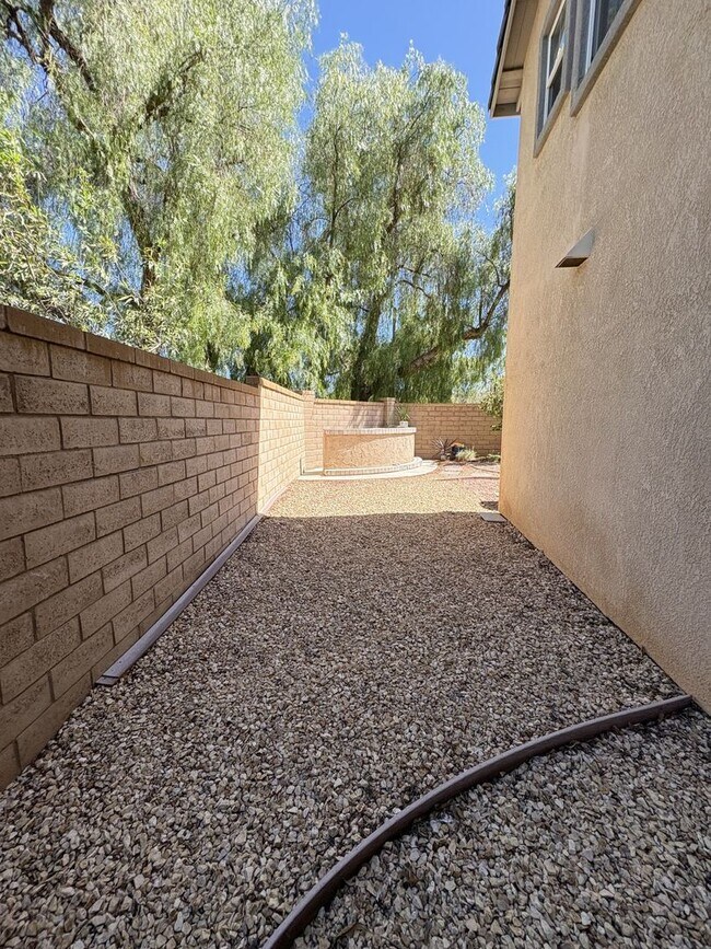 Building Photo - 4 Bed 3 Bath Home for Rent in Murrieta