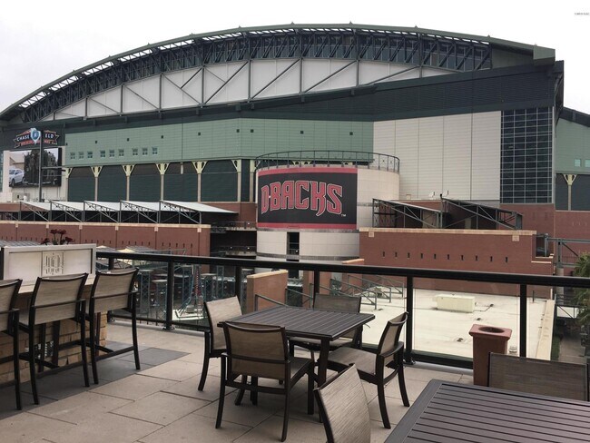 Building Photo - 310 S 4th St