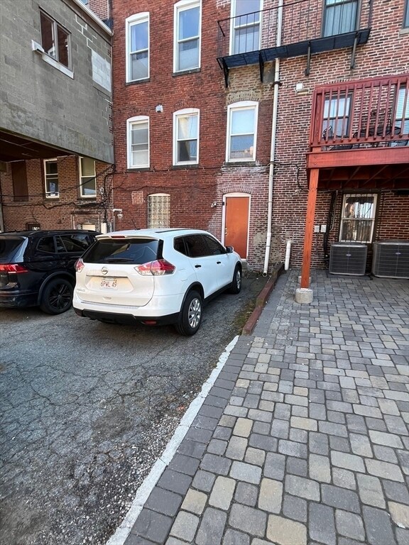 Building Photo - 554 E Broadway