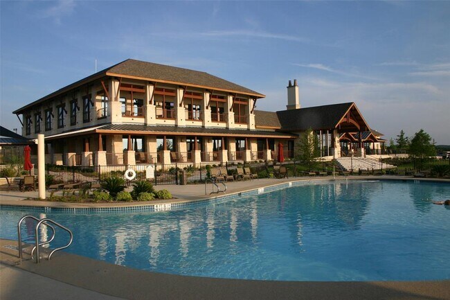 Building Photo - 200 Farm Hill Dr
