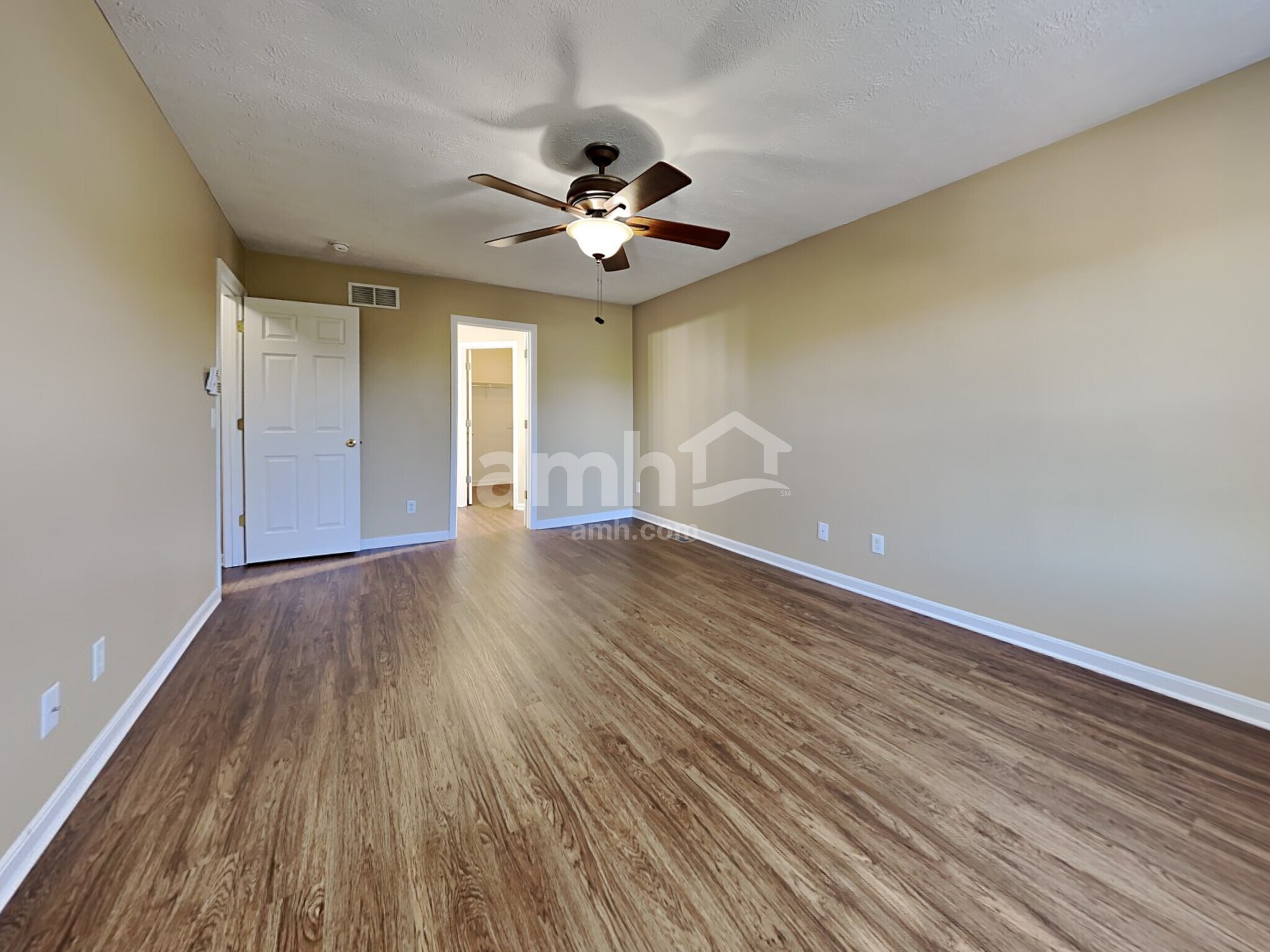 Building Photo - 2025 Apple Knoll Ln