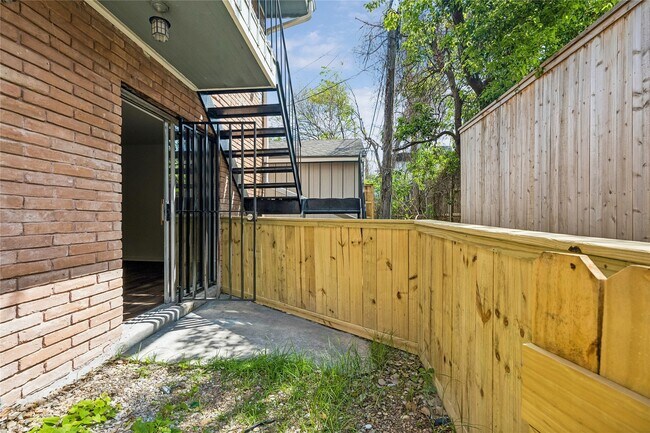 Building Photo - 705 Harold St