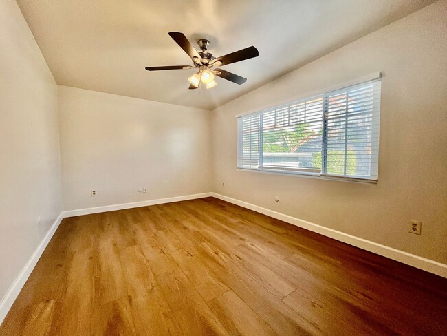 Building Photo - 3840-3842 Dove