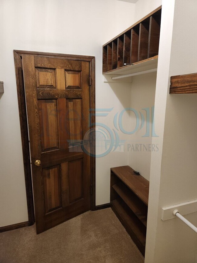 Building Photo - RARE exquisite home on acreage in the heart of West Little Rock!