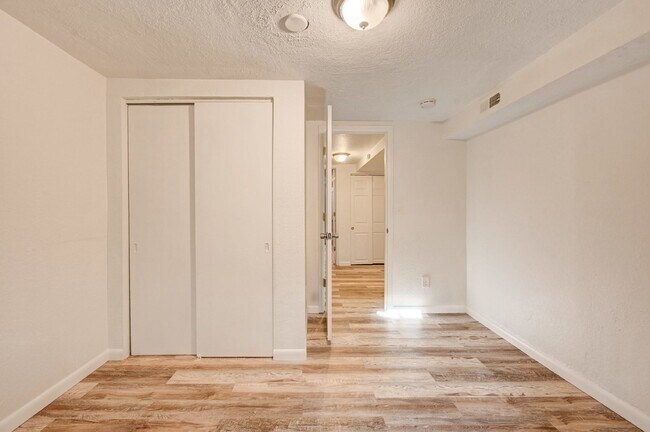 Building Photo - $1,885.00 - 4 Beds, 2 Bath, Duplex in Litt...