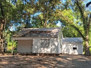 Building Photo - 2418 Alma St