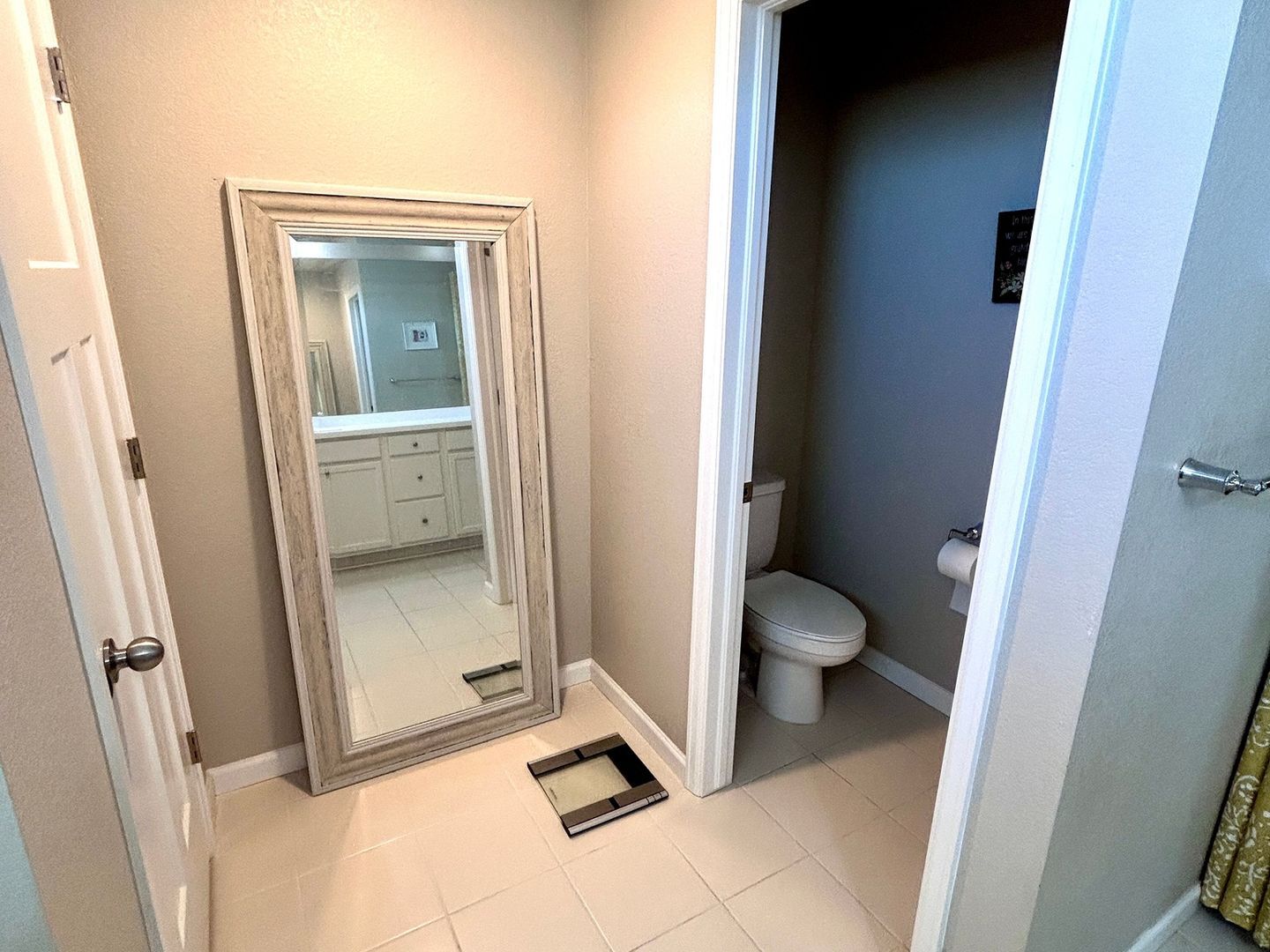 Building Photo - 551 W 175th Pl