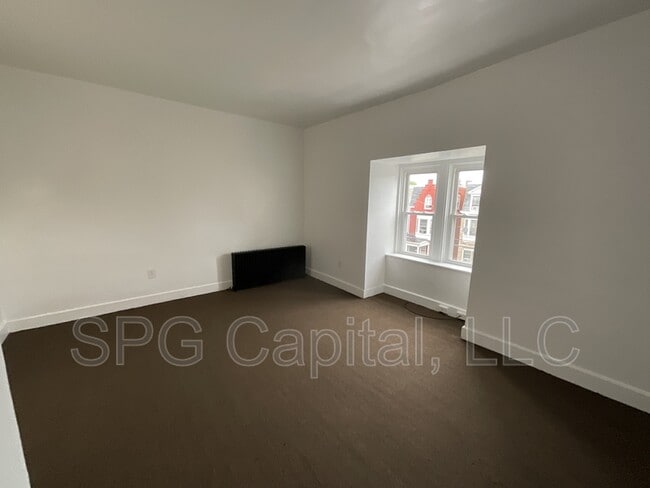 Building Photo - 142 W Jackson St